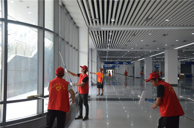 城投集團(tuán)開(kāi)展“創(chuàng)衛(wèi)迎暗訪、全城大掃除”主題志愿活動(dòng)