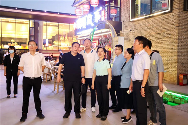 胡雪梅調研文旅夜經濟消費新業(yè)態(tài)發(fā)展情況