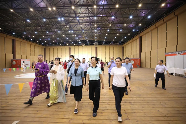 胡雪梅調研文旅夜經濟消費新業(yè)態(tài)發(fā)展情況