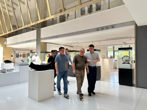 CFAC美院基地 清華大學(xué)美術(shù)學(xué)院與省數(shù)文集團(tuán)、市城投集團(tuán)強(qiáng)強(qiáng)聯(lián)手共繪文化創(chuàng)新新篇章