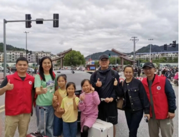 市城投集團:國慶服務(wù)不打烊 黨員車隊在行動