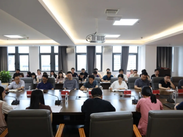 市城投集團(tuán)召開(kāi)深入貫徹中央八項(xiàng)規(guī)定精神學(xué)習(xí)教育征求意見(jiàn)建議座談會(huì)